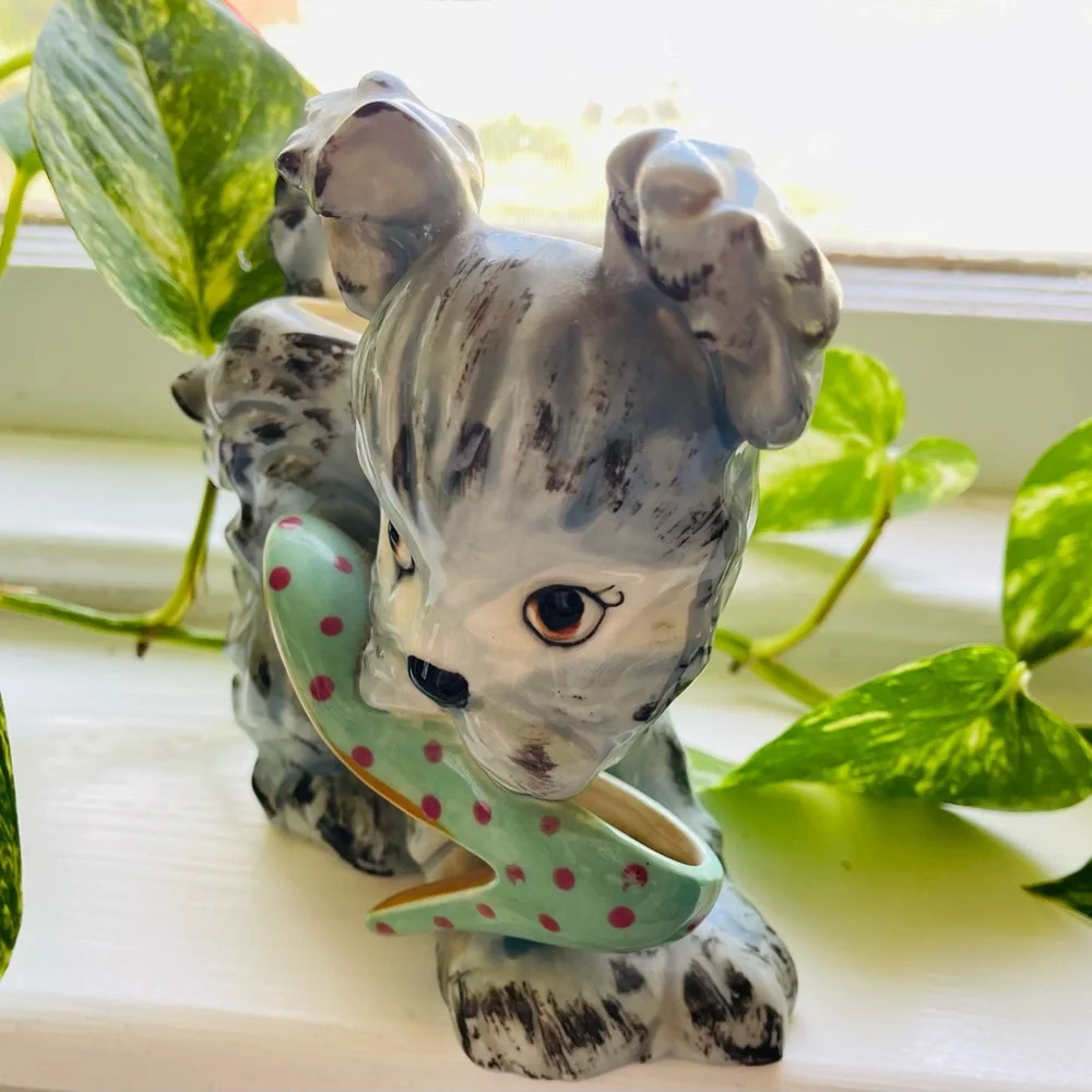 PLANTER PUPPY HOLDING A SHOE, CERAMIC, VINTAGE BUT LIKE NEW. NO CRACKS O…